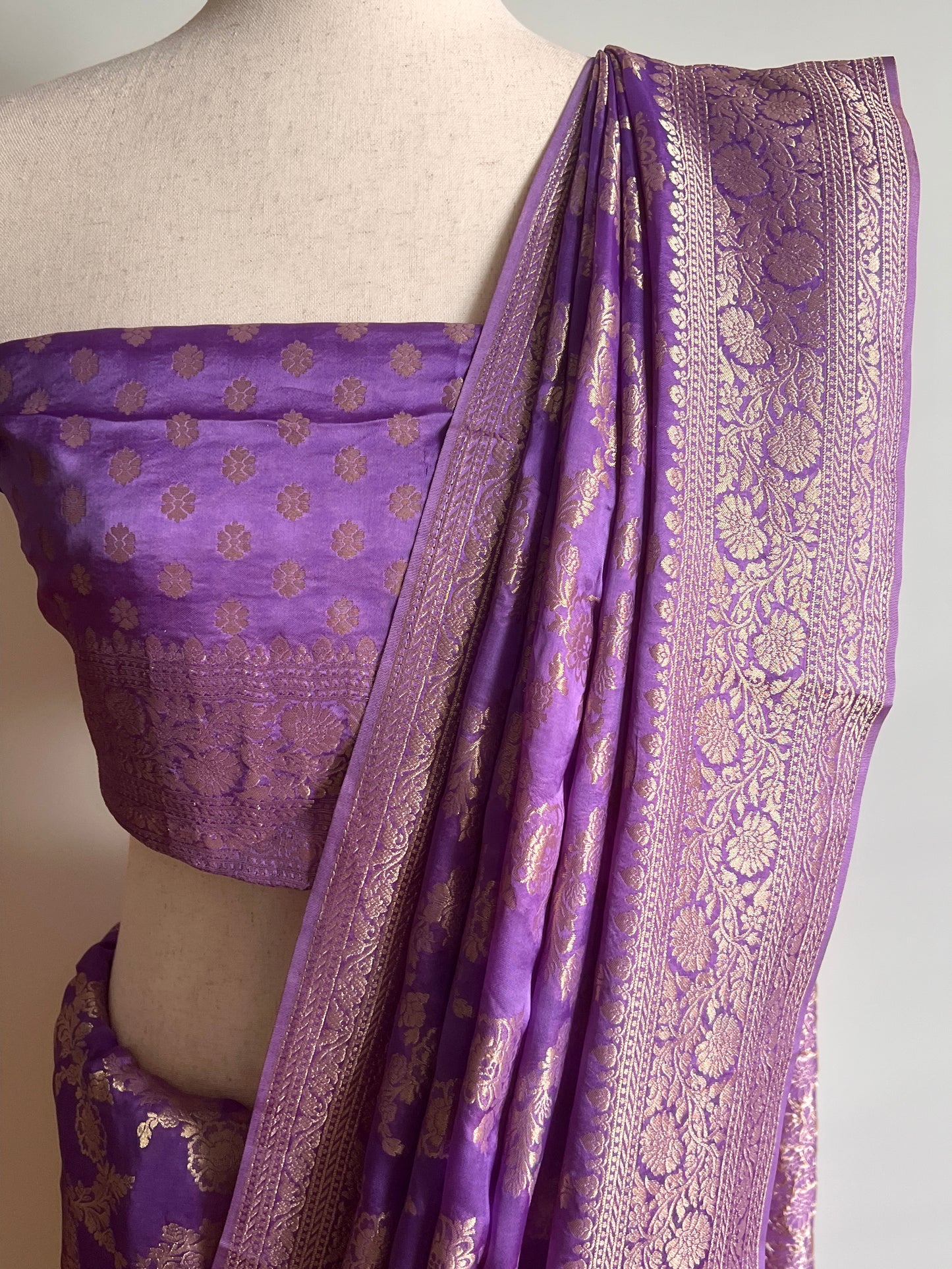 Lavender Mushru Silk Saree with Unstitched Brocade Weave Blouse Fabric
