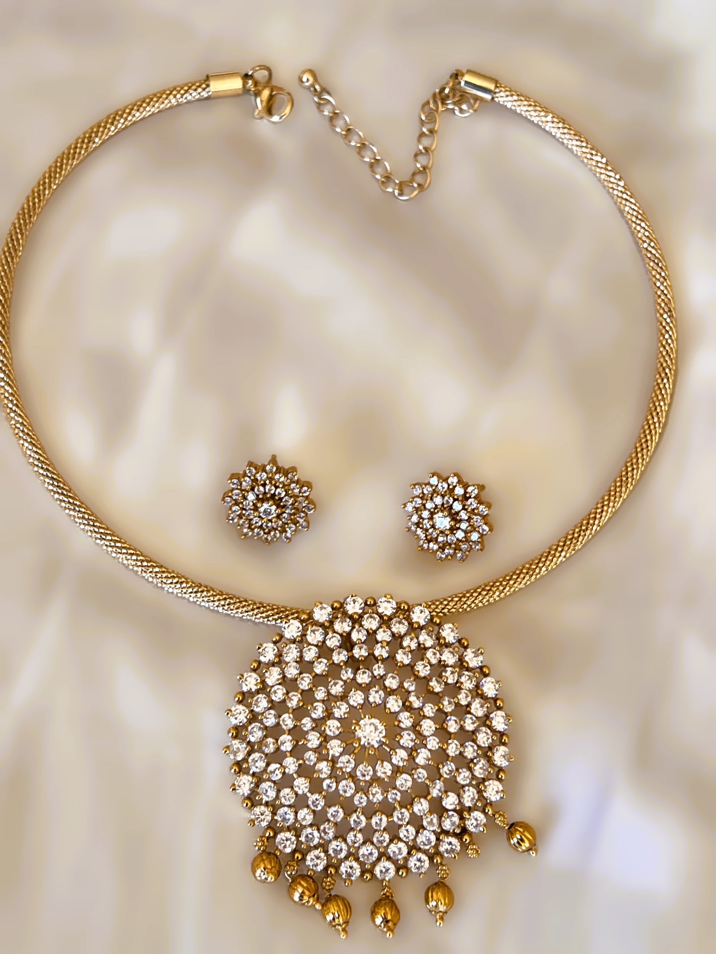 White Stone Pendant with Earrings(No chain)
