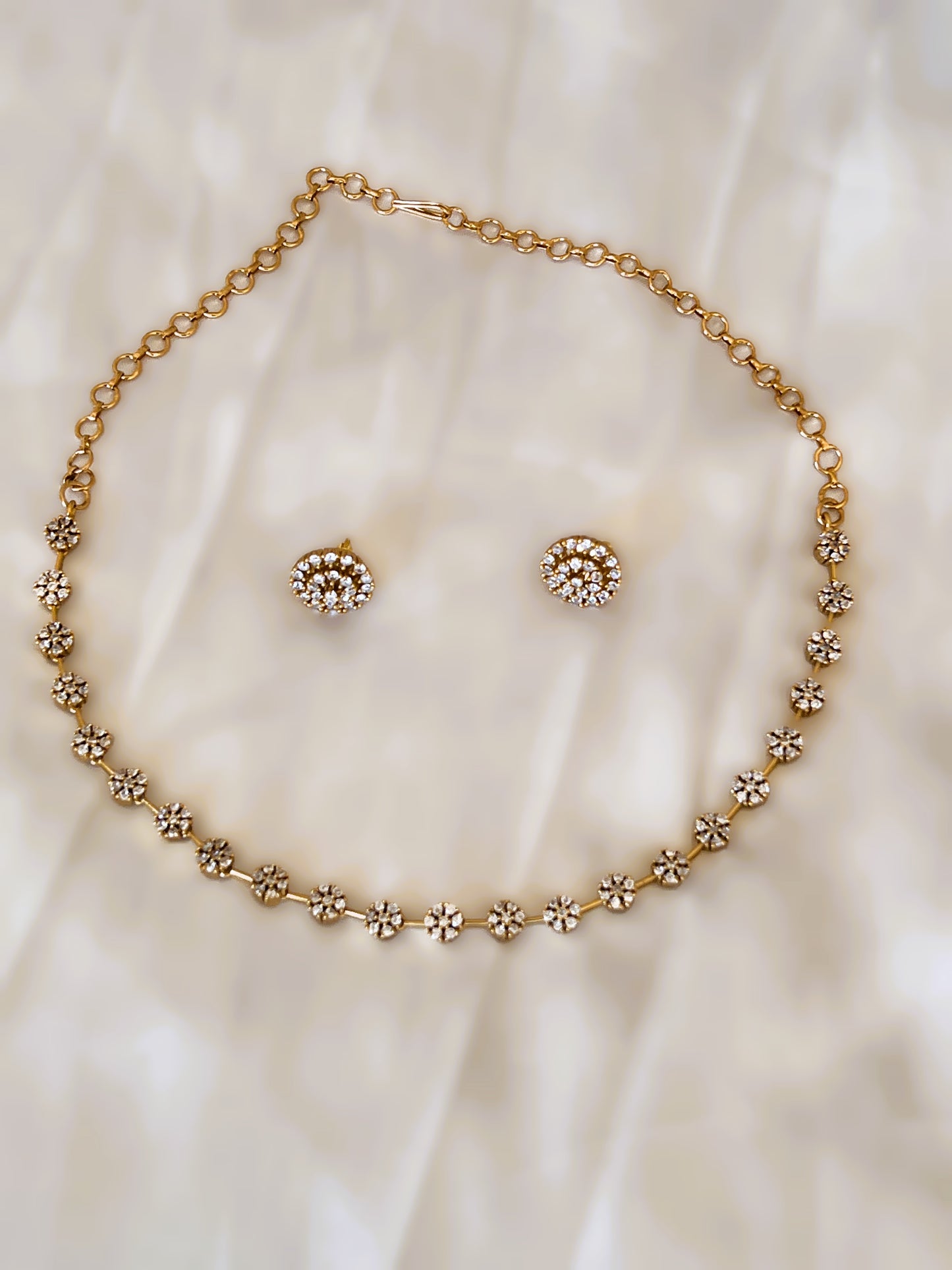 White AD Floral Choker/Necklace