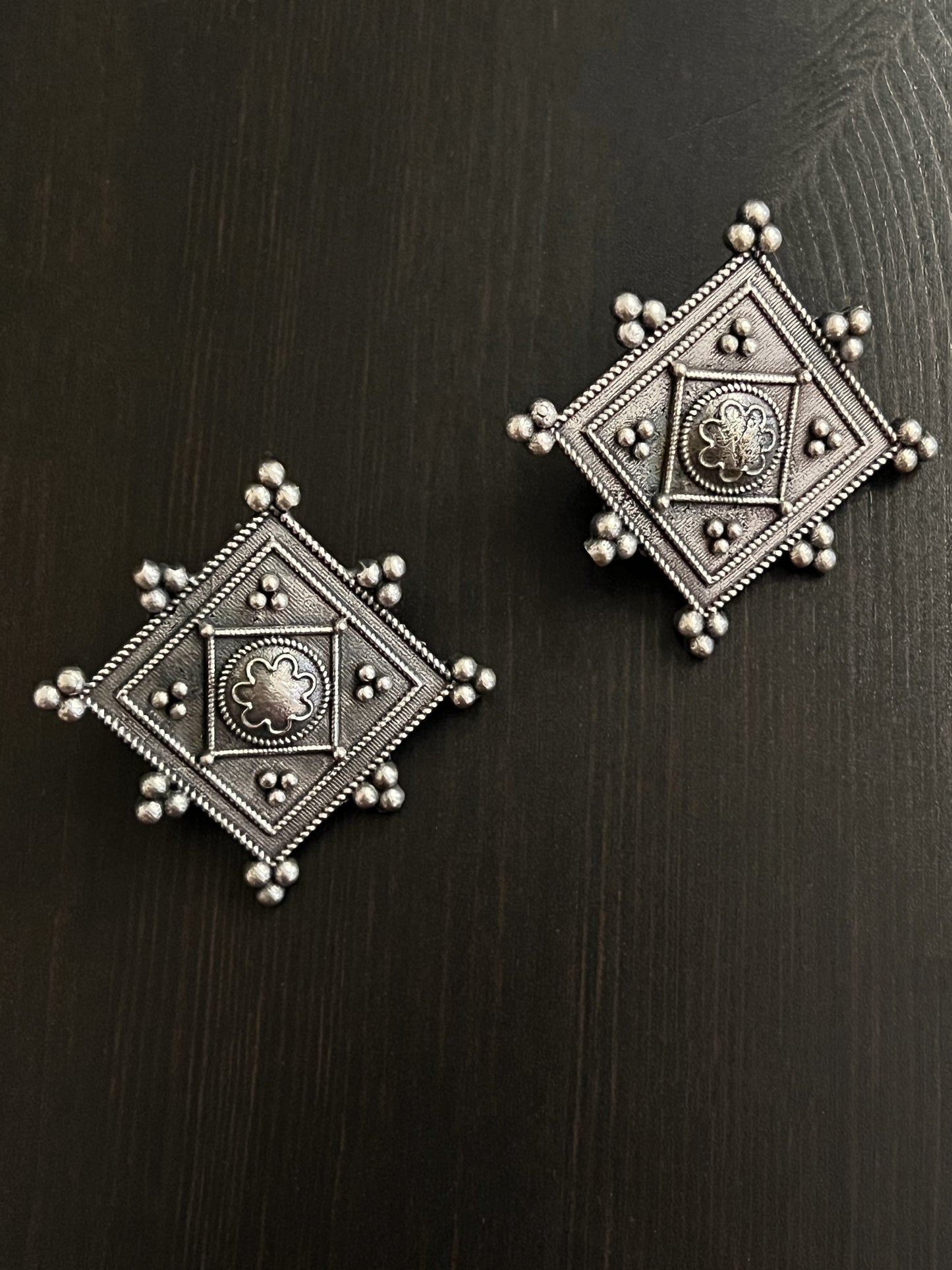 Contemporary Stud